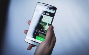 Leia mais sobre o artigo Assinatura de podcasts do Spotify disponível na Europa
