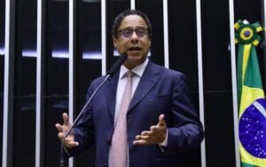 Leia mais sobre o artigo O PL das Fake News e a regulação da mídia